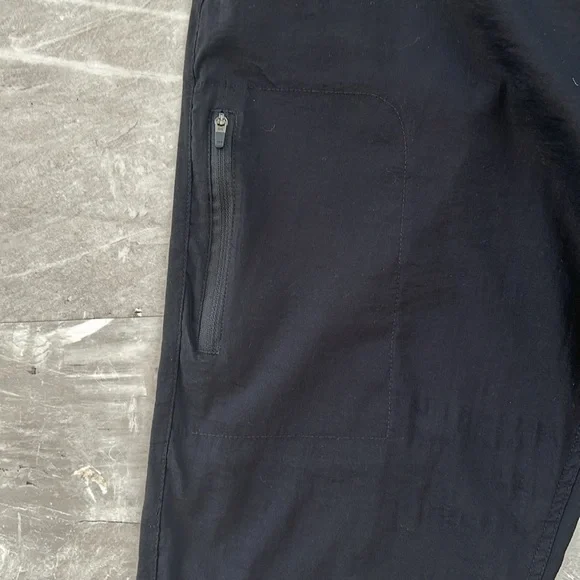 Khombu Lightweight Capri - Picture 5 of 11